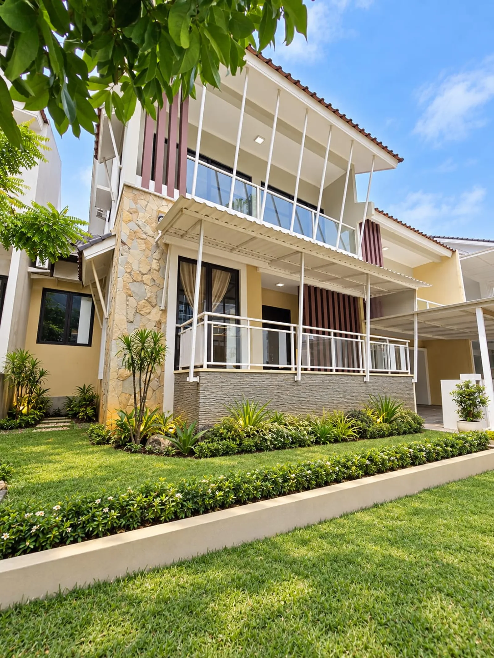 Rumah Dijual di Bintaro Sektor 7, 2,5 Lantai dengan 9 AC dan SHM