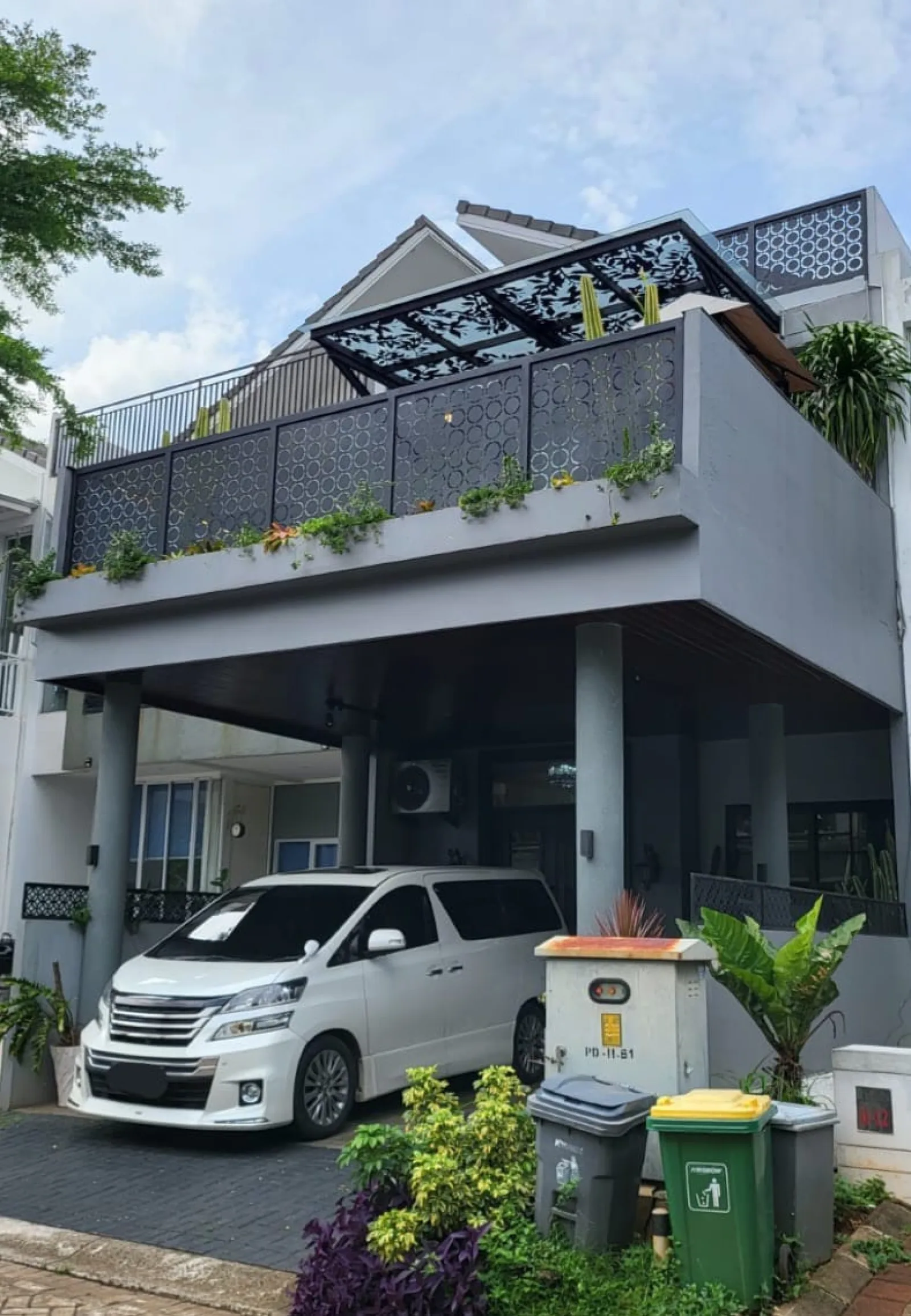Rumah dijual semi furnished di Discovery Bintaro
