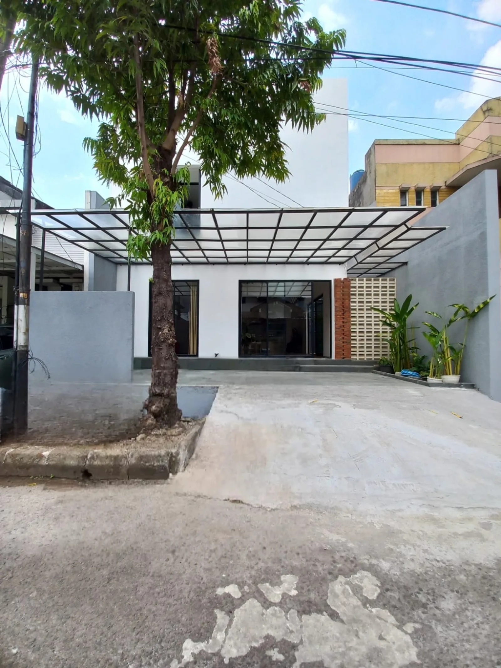 Rumah Nyaman di Bintaro Sektor 6 dengan 4+1 Kamar Tidur dan Fasilitas Lengkap