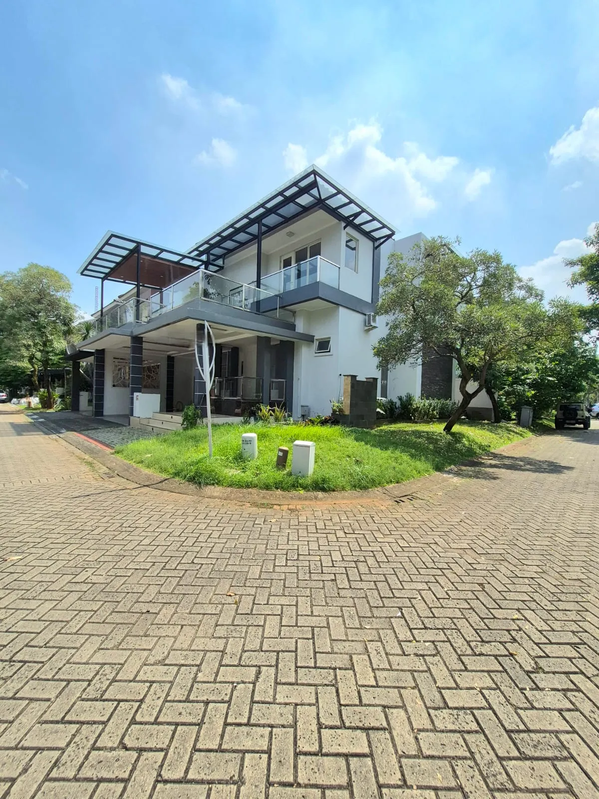 Rumah Dijual di Bintaro Sektor 7, 2 Lantai dengan Kitchen Set dan Water Heater