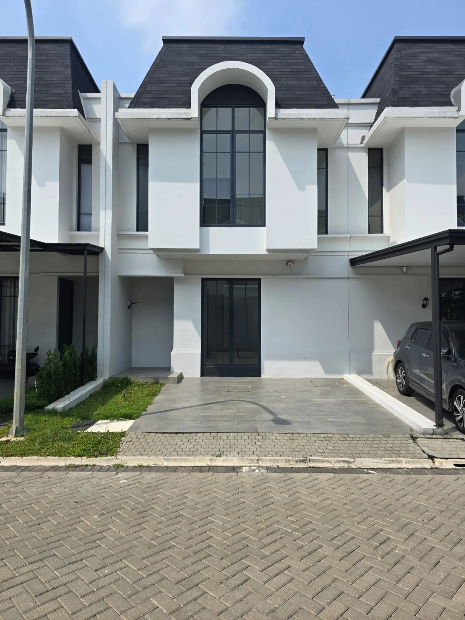 Rumah Disewakan di Bintaro, 2 Lantai Nyaman Siap Huni SHM