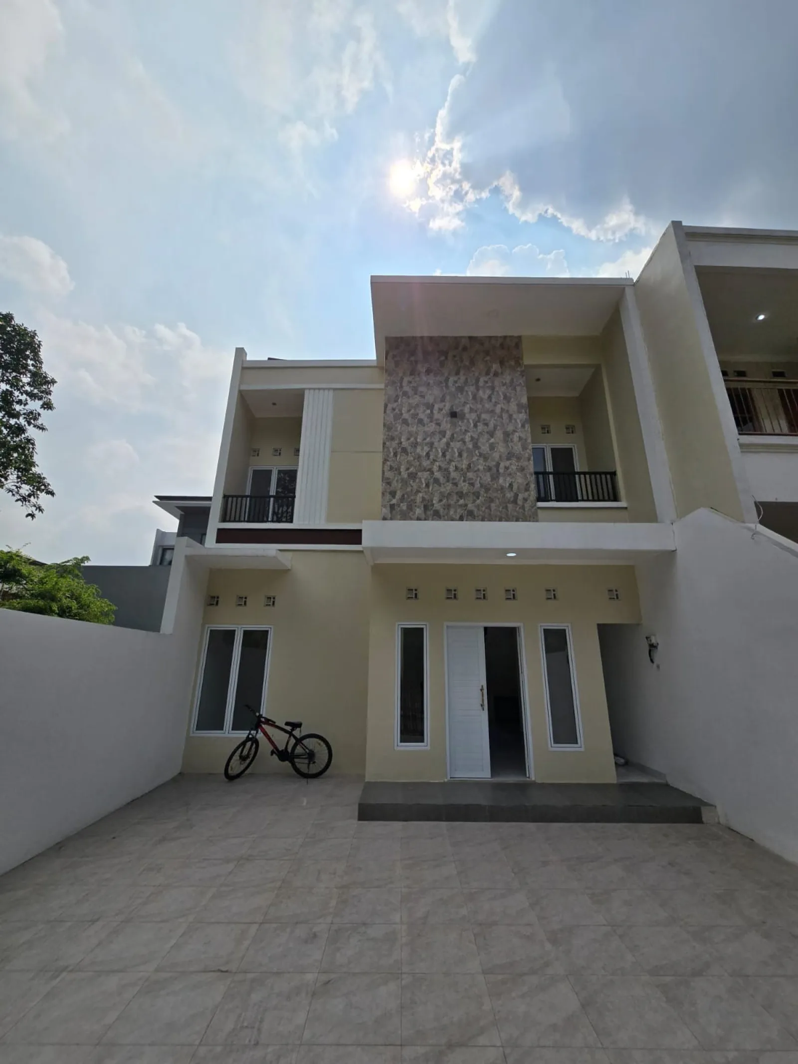Rumah Disewakan di Bintaro Sektor 9, 2 Lantai Luas Siap Huni SHM