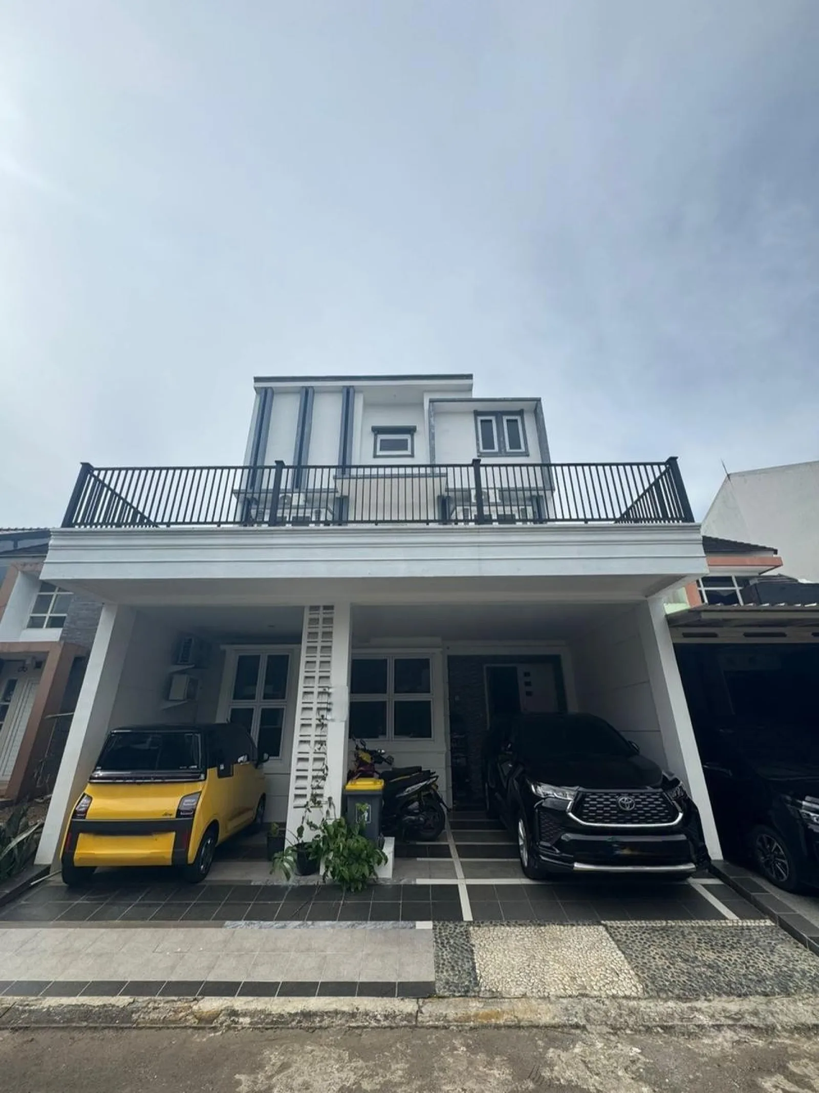 Rumah Dijual di Bintaro Sektor 9, 3 Lantai Modern Siap Huni SHM