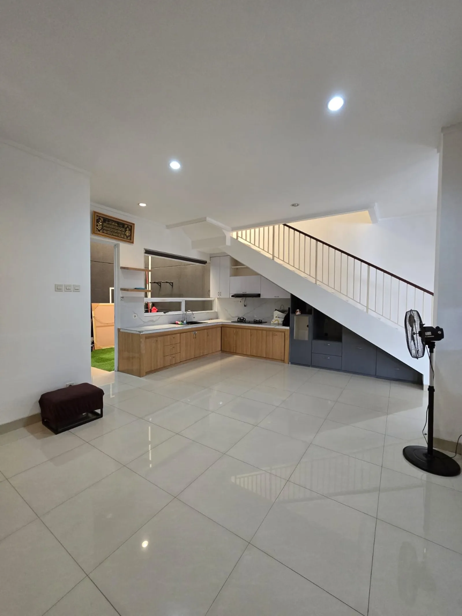 Rumah Sewa Discovery Bintaro LT 105 m², LB 117 m², 3+1 KT, 3+1 KM, AC 2 – Rp 110 Juta/Tahun