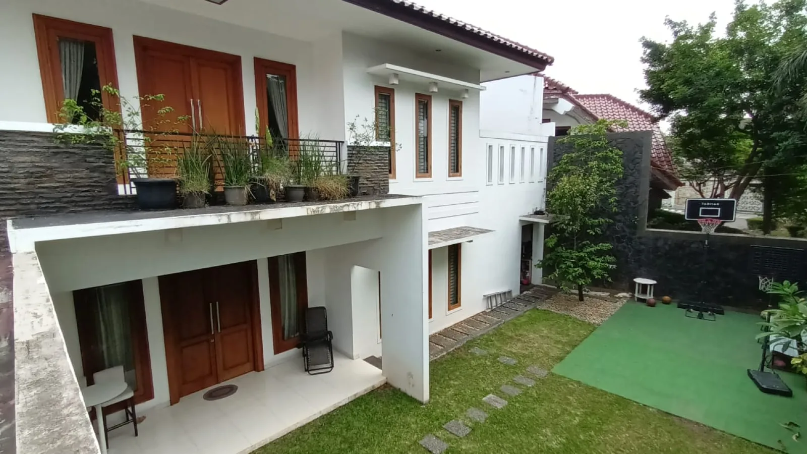 Rumah Dijual di Sektor 1 Rp 8 Miliar, LT 487 m², LB 568 m², 6+2 Kamar Tidur