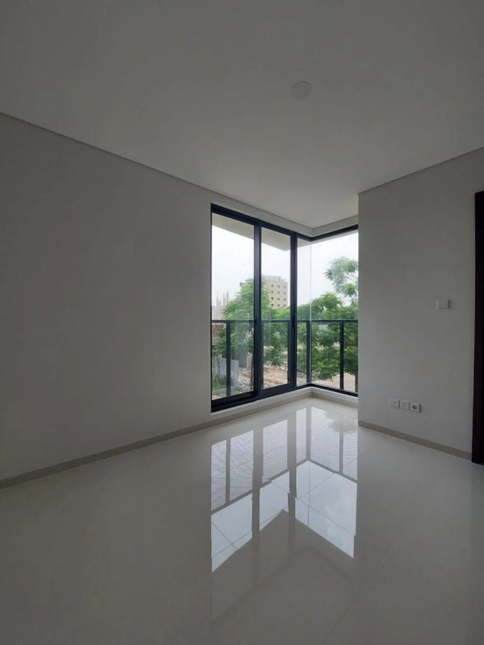 Rumah Dijual di Sektor 7 Rp 2,5 Miliar, LT 72 m², 3+1 Kamar Tidur