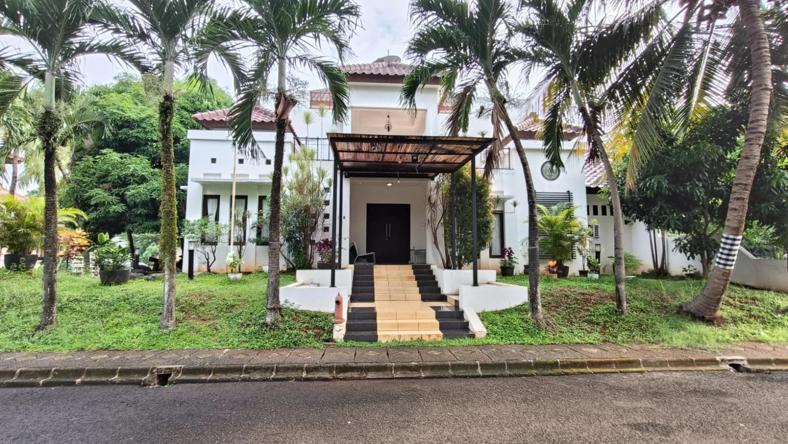 Rumah Dijual di Sektor 9 Bintaro Jaya, Premium Cluster dengan 6+3 Kamar dan Rumah Hook