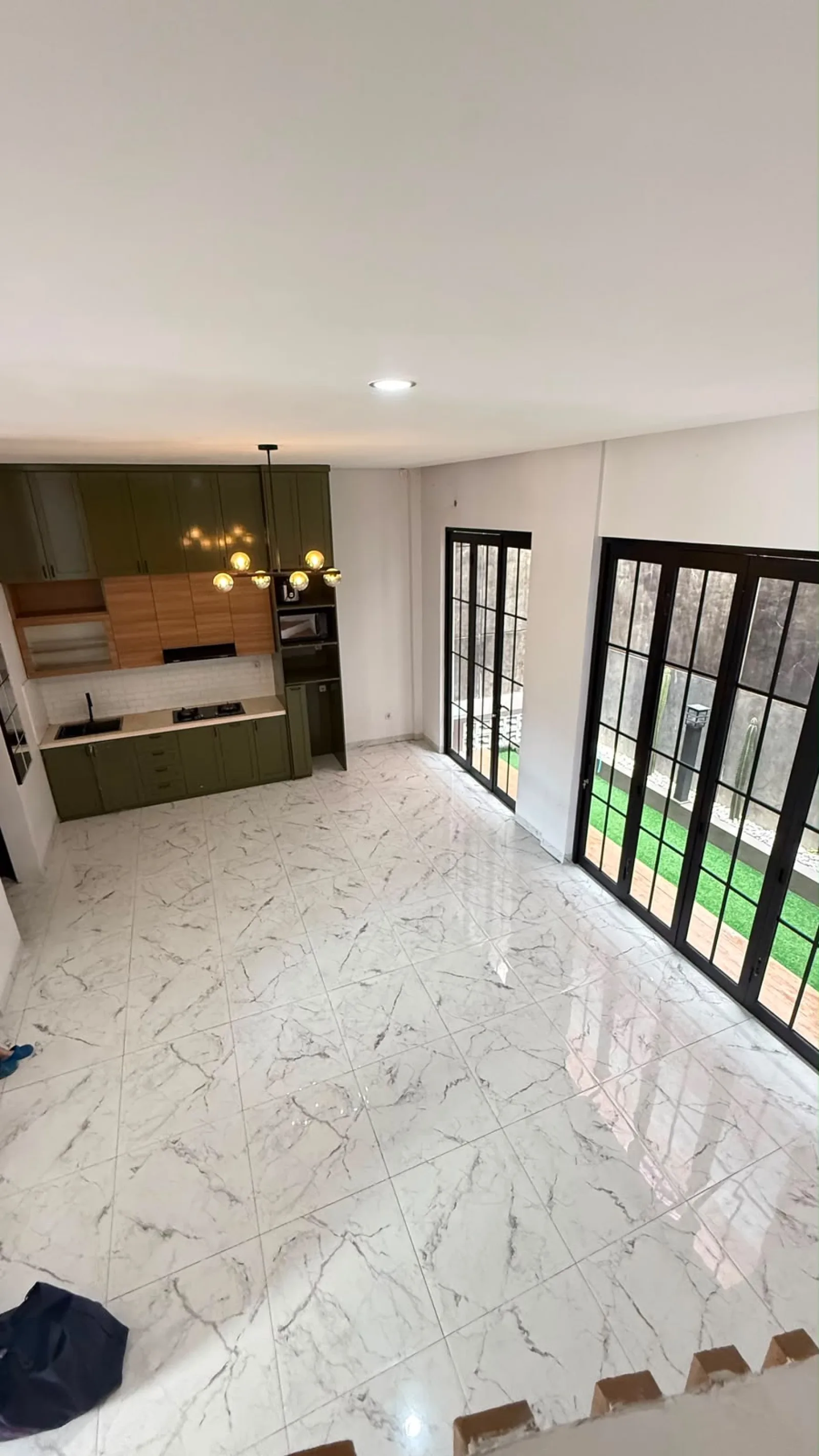 Rumah Dijual di Cluster Valencia, 2 Lantai dengan 4 Kamar Tidur dan SHM