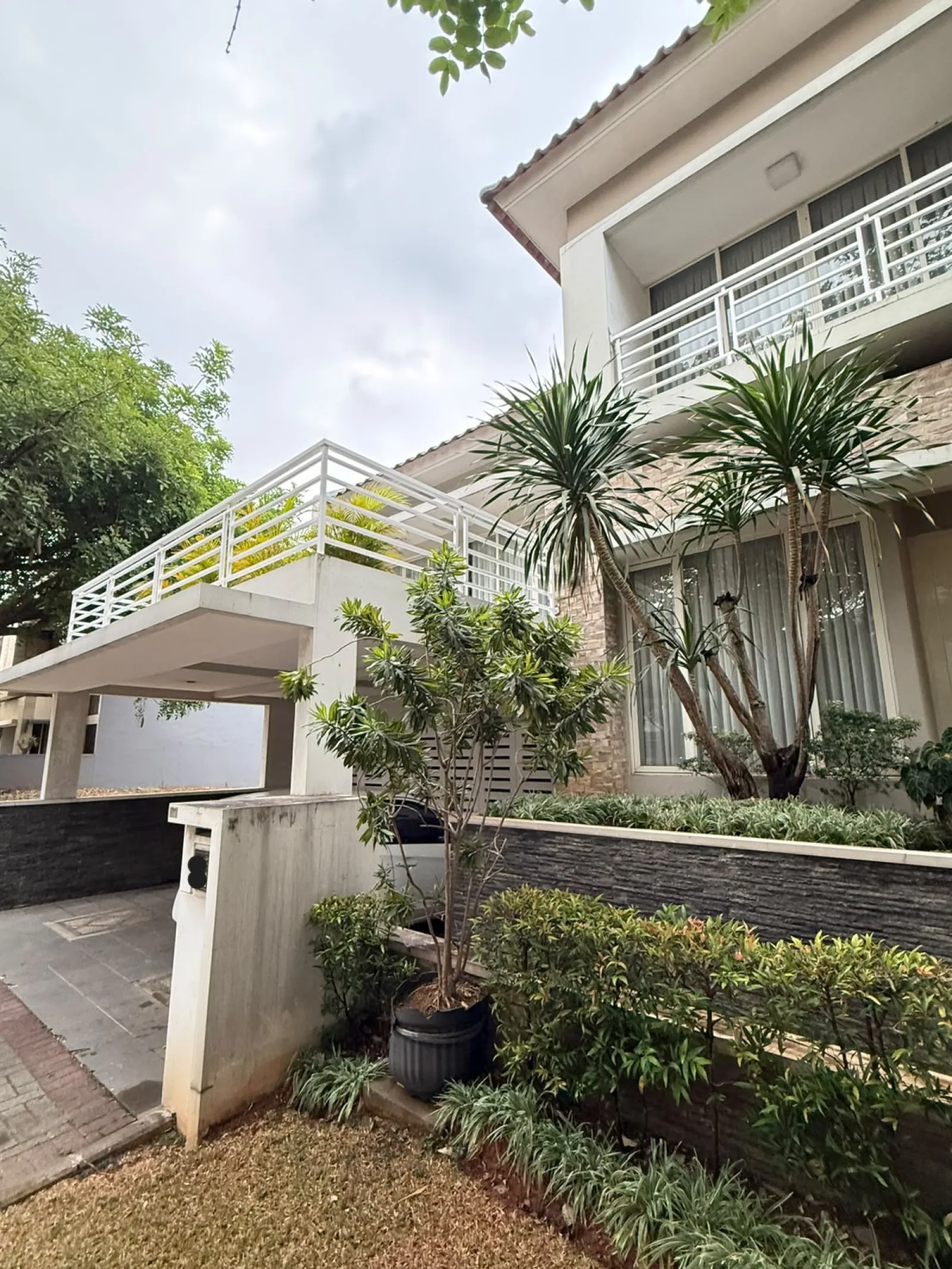 Rumah 2 Lantai di Kebayoran Bintaro, 5+1 Kamar Tidur, 3+1 Kamar Mandi – Rp 7,2 Miliar Nego