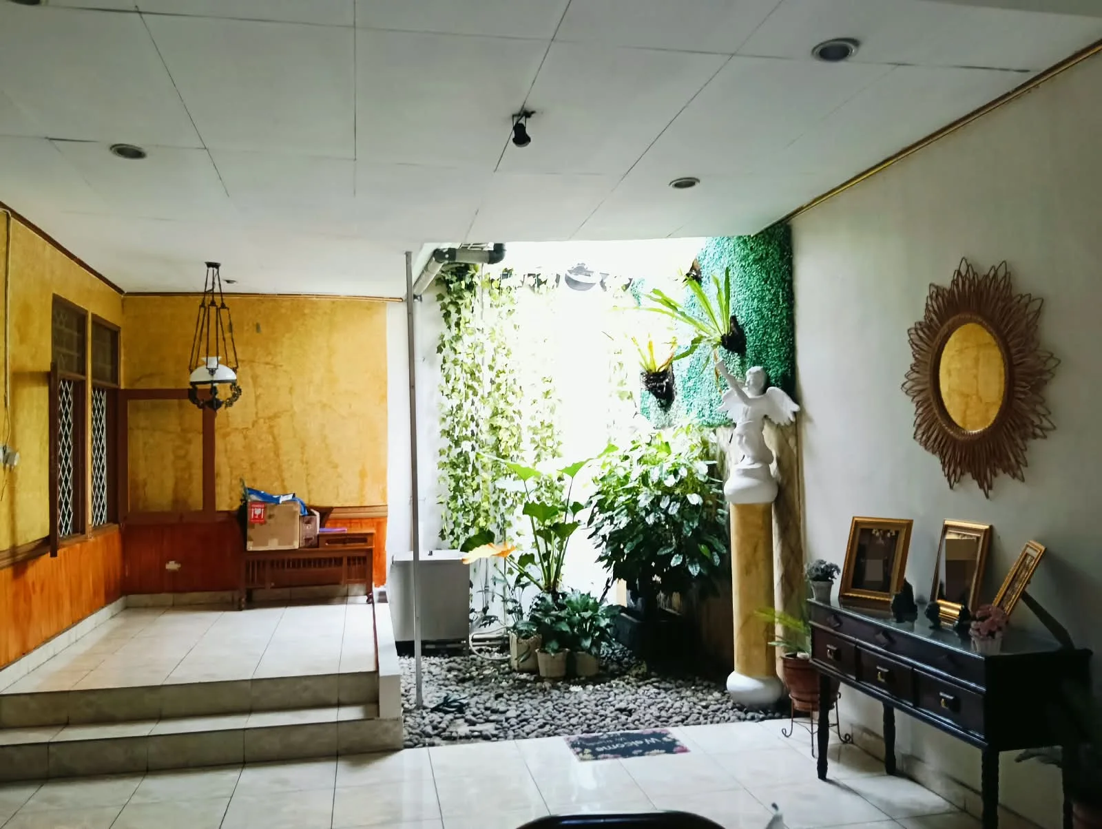 Rumah Dijual di Graha Raya Bintaro, 1 Lantai dengan Carport 3 Mobil dan SHM