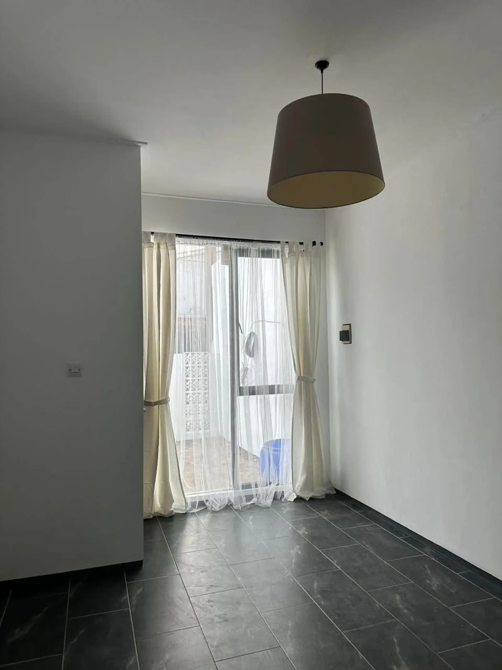 Rumah Dijual di Discovery Bintaro, 2 Lantai dengan 4+1 Kamar dan SHM