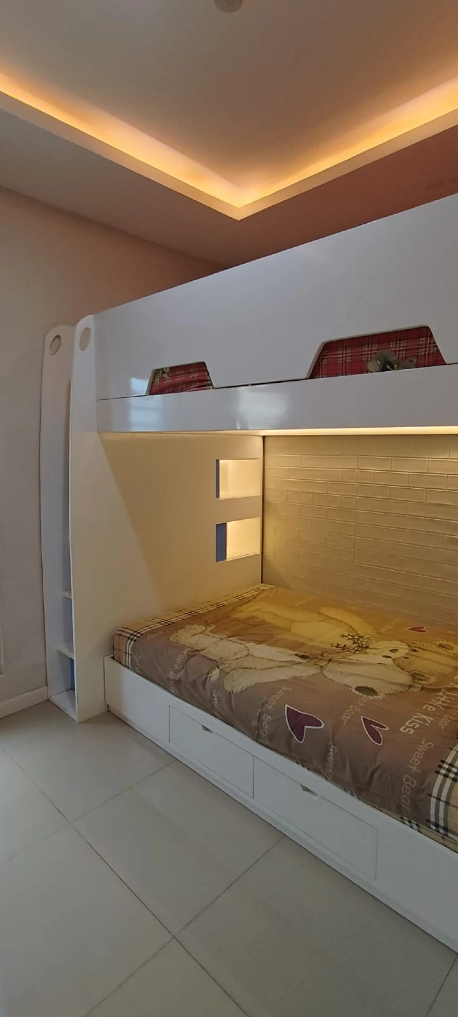 Apartemen Nyaman di Bintaro Lantai Tinggi dengan View Menarik