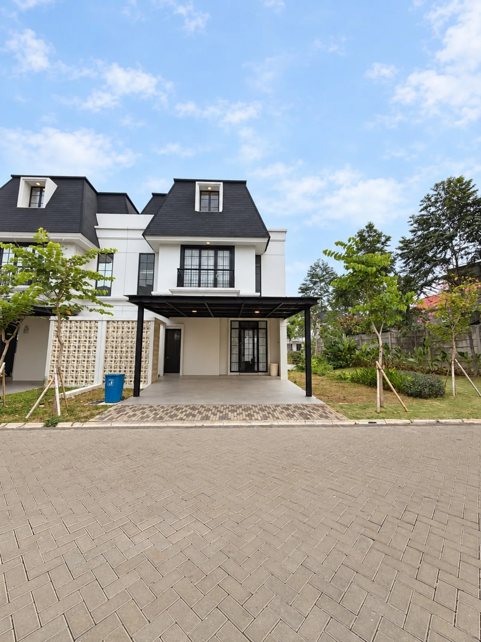 Rumah Modern di Citra Garden Bintaro dengan 4+1 Kamar Tidur dan Bangunan Luas