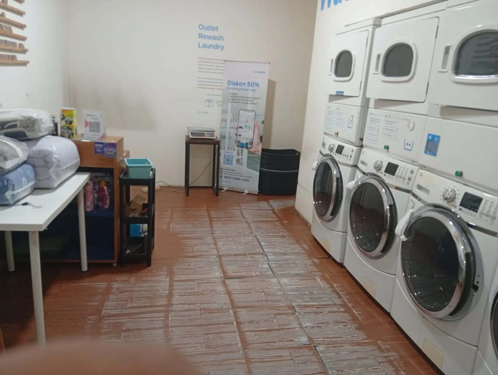 Ruko Strategis di Graha Raya dengan 2 Lantai dan 2 Kamar Mandi