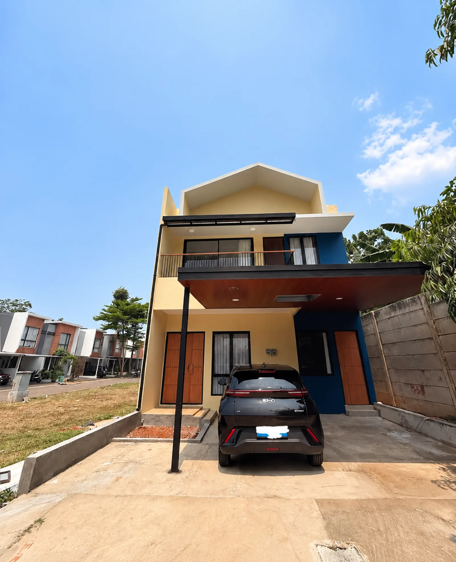 Rumah Dijual di Kebayoran Bintaro, 2 Lantai dengan Carport 2 Mobil