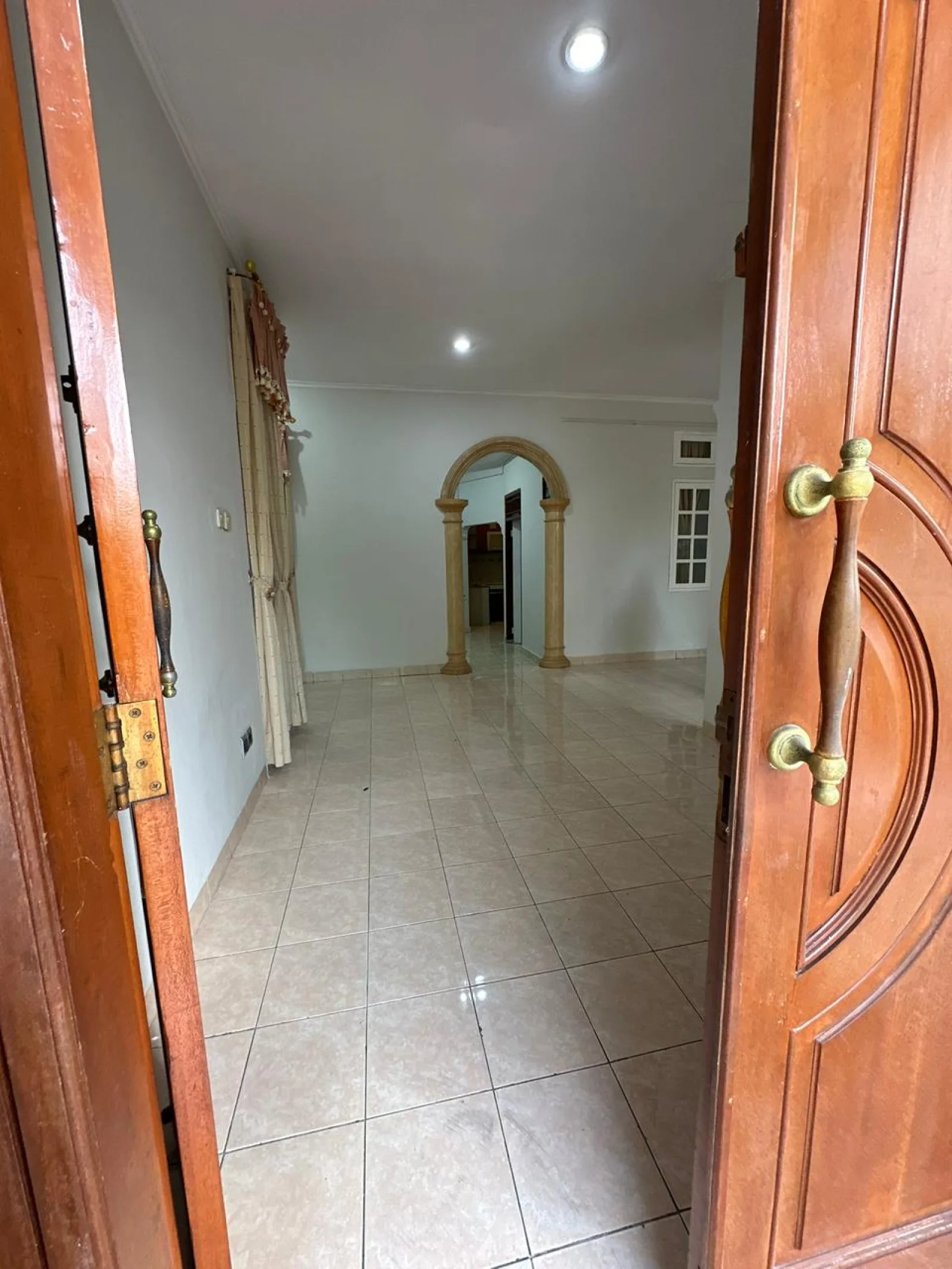 Rumah Nyaman di Graha Bintaro dengan 2+1 Kamar Tidur dan Carport 2 Mobil