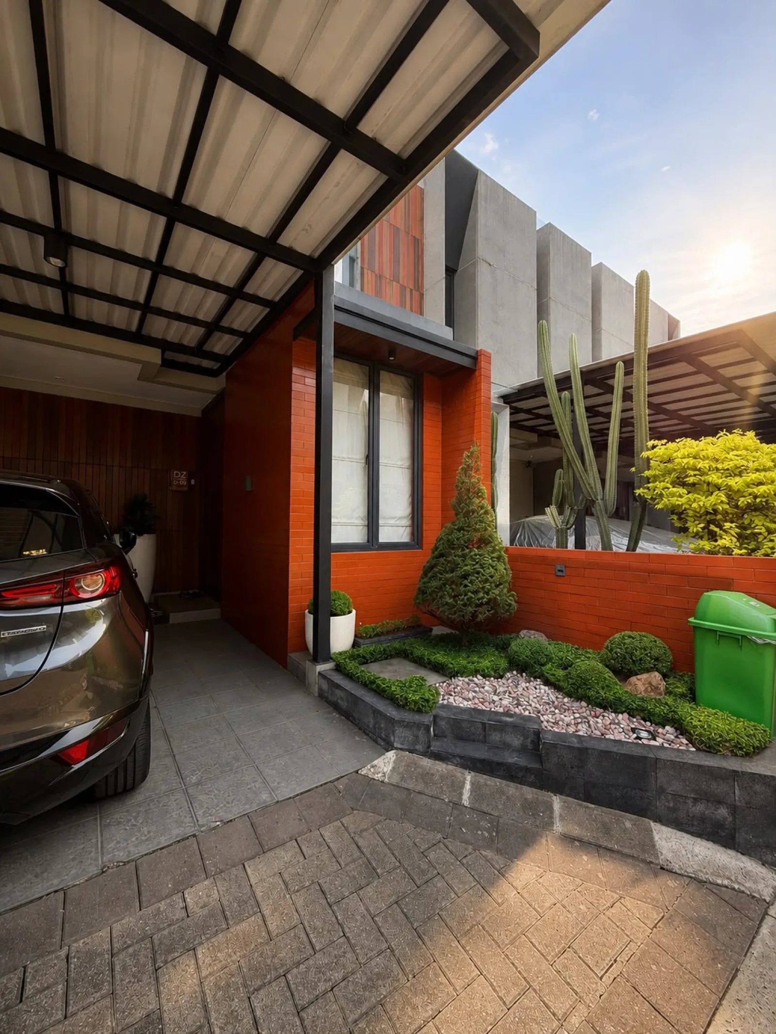 Rumah Nyaman di Discovery Bintaro dengan 3+1 Kamar Tidur dan Carport 2 Mobil