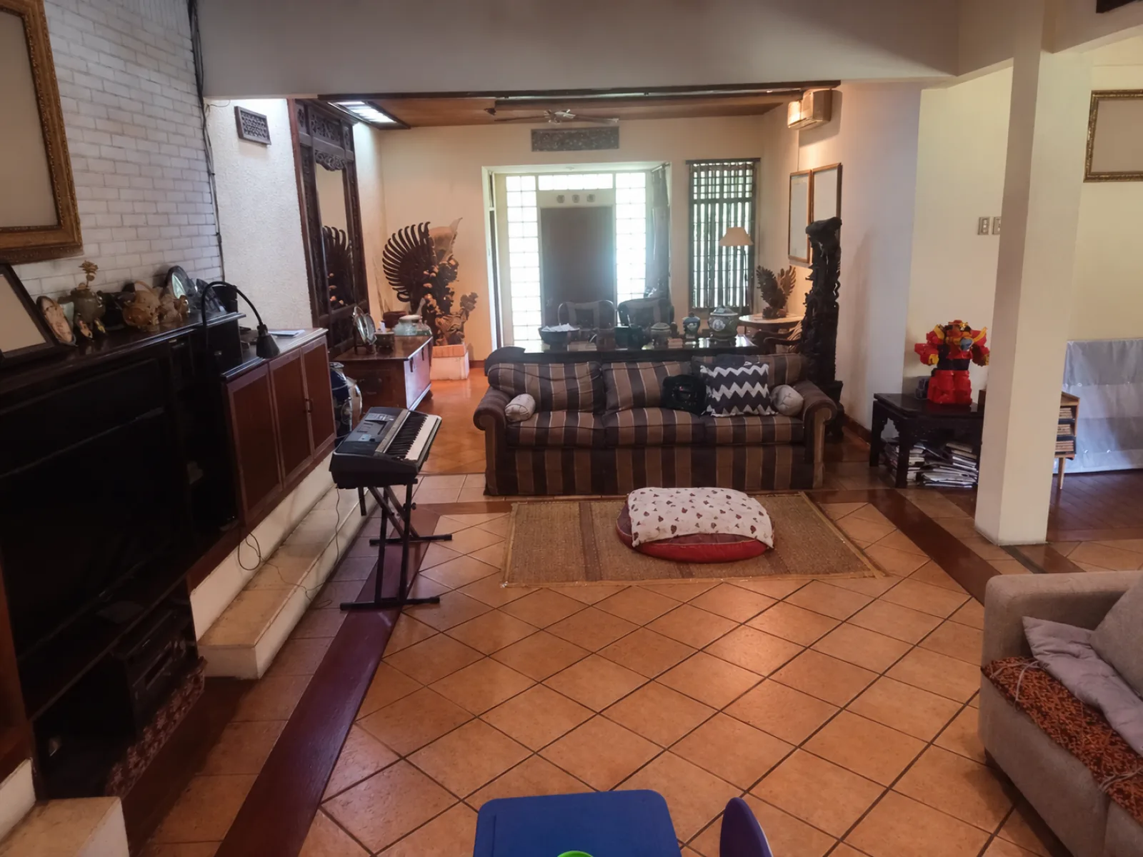 Rumah Mewah di Bintaro Sektor 1 dengan Tanah 700 m² dan 4+2 Kamar Tidur
