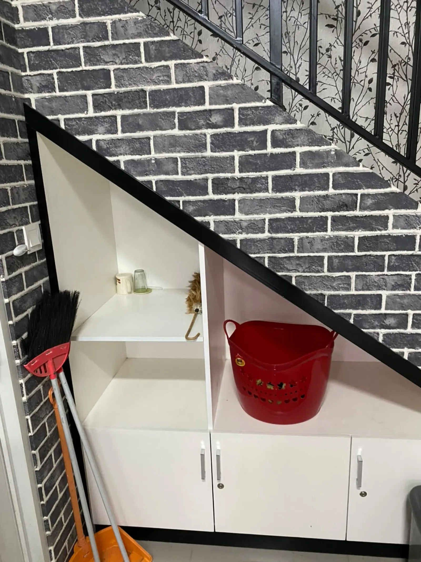 Ruko Full Furnished di Graha Raya dengan 2 Lantai dan 2 Kamar Mandi