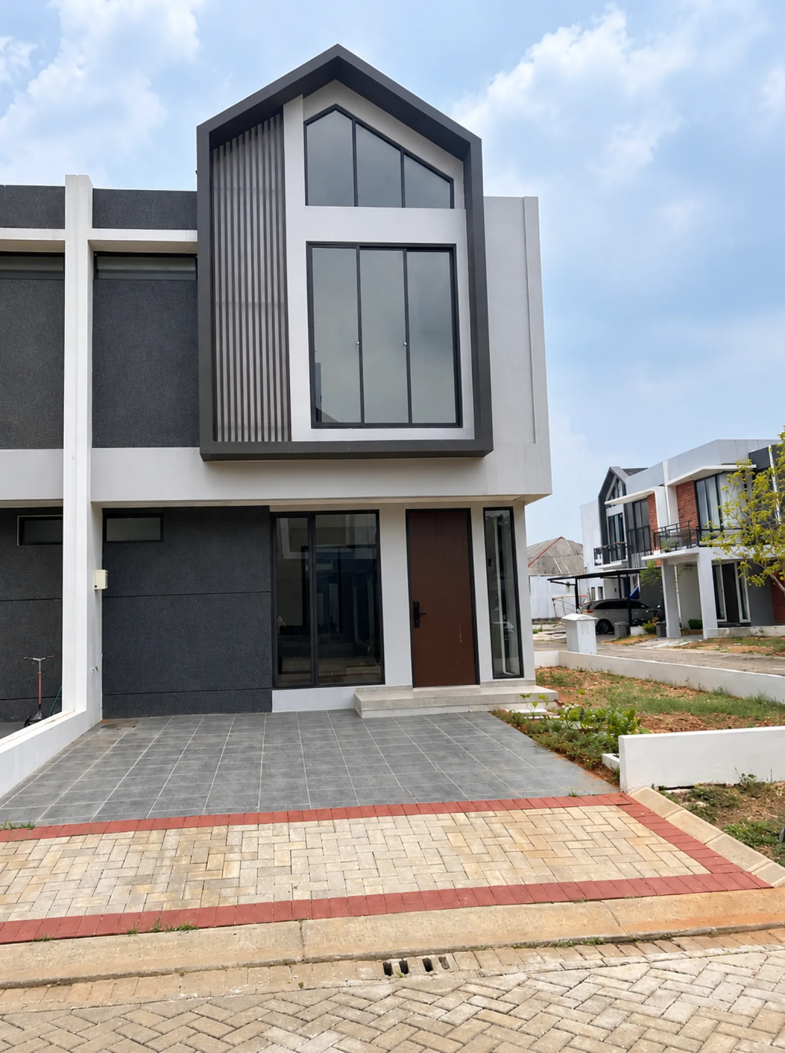 Disewakan Rumah di Kebayoran Bintaro, Siap Huni dengan Kitchen Set dan Kanopi