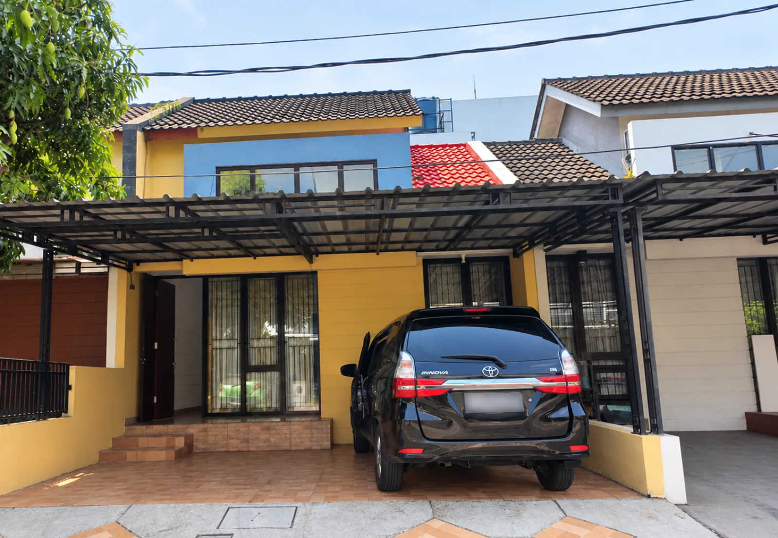 Disewakan Rumah di Graha Raya, 1 Lantai dengan SHM dan Carport 2 Mobil