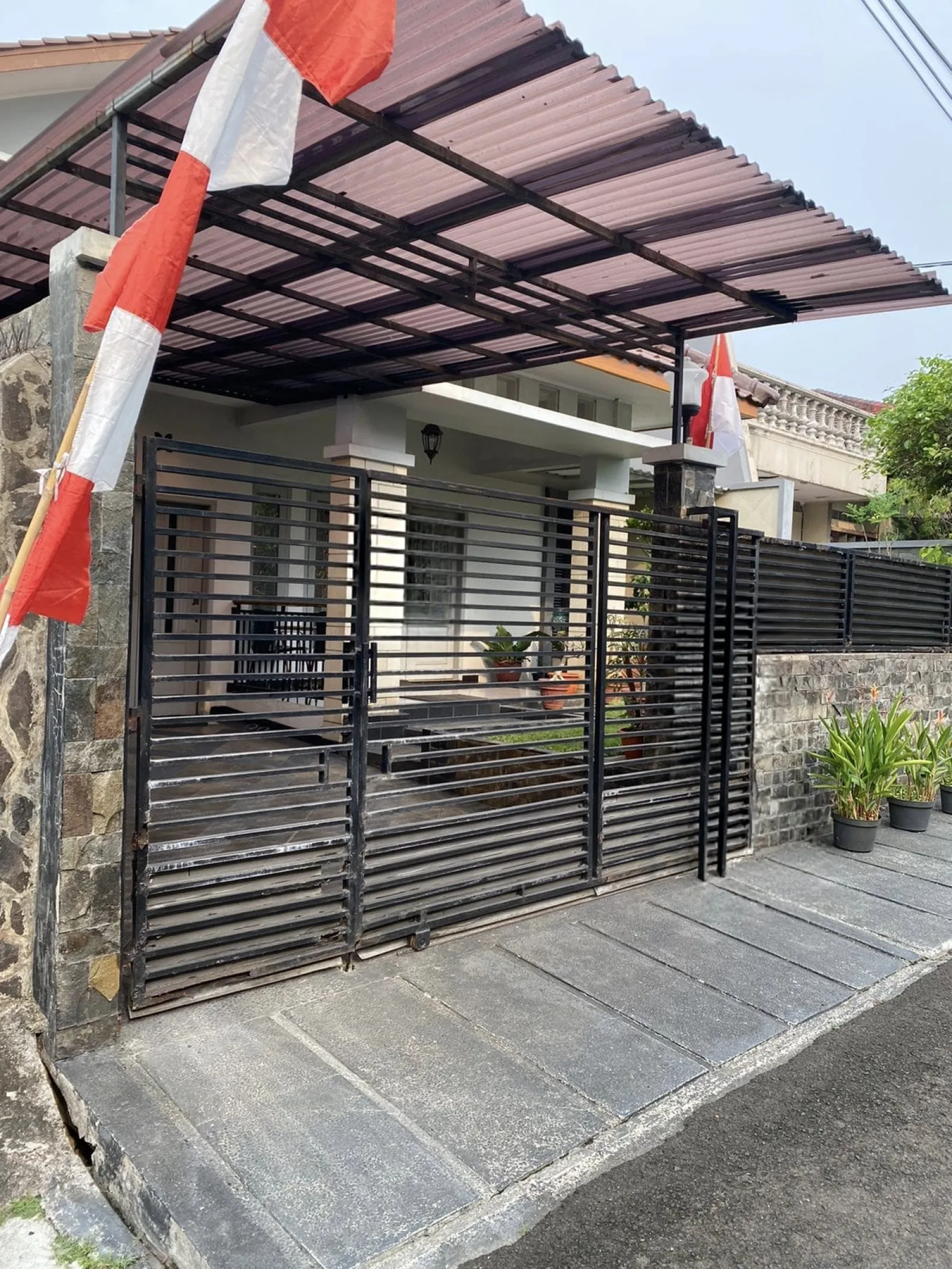 Rumah Dijual di Bintaro Sektor 1, 2 Lantai dengan Garasi dan SHM