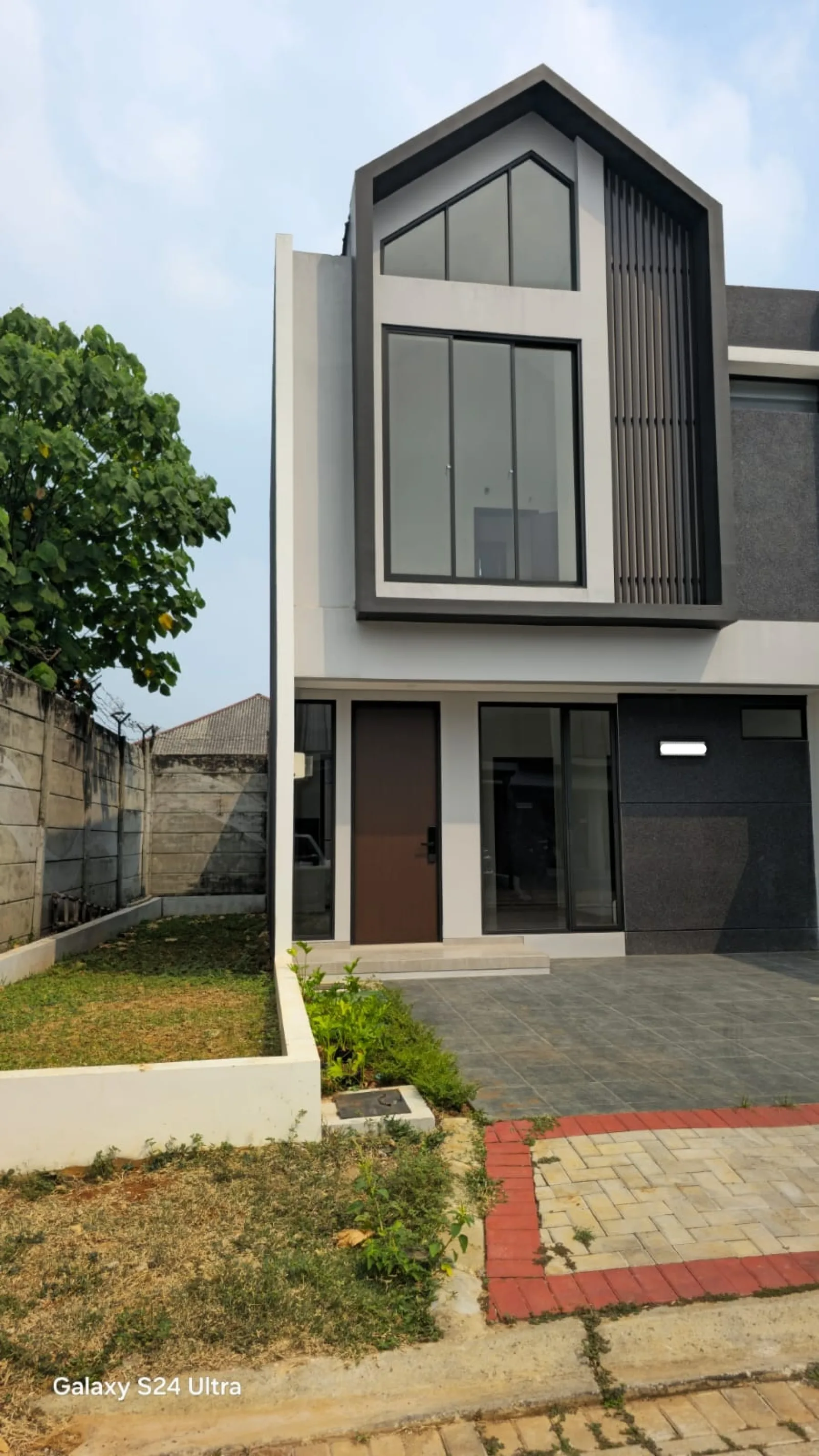 Rumah Nyaman di Kebayoran Harmony dengan 2+1 Kamar Tidur