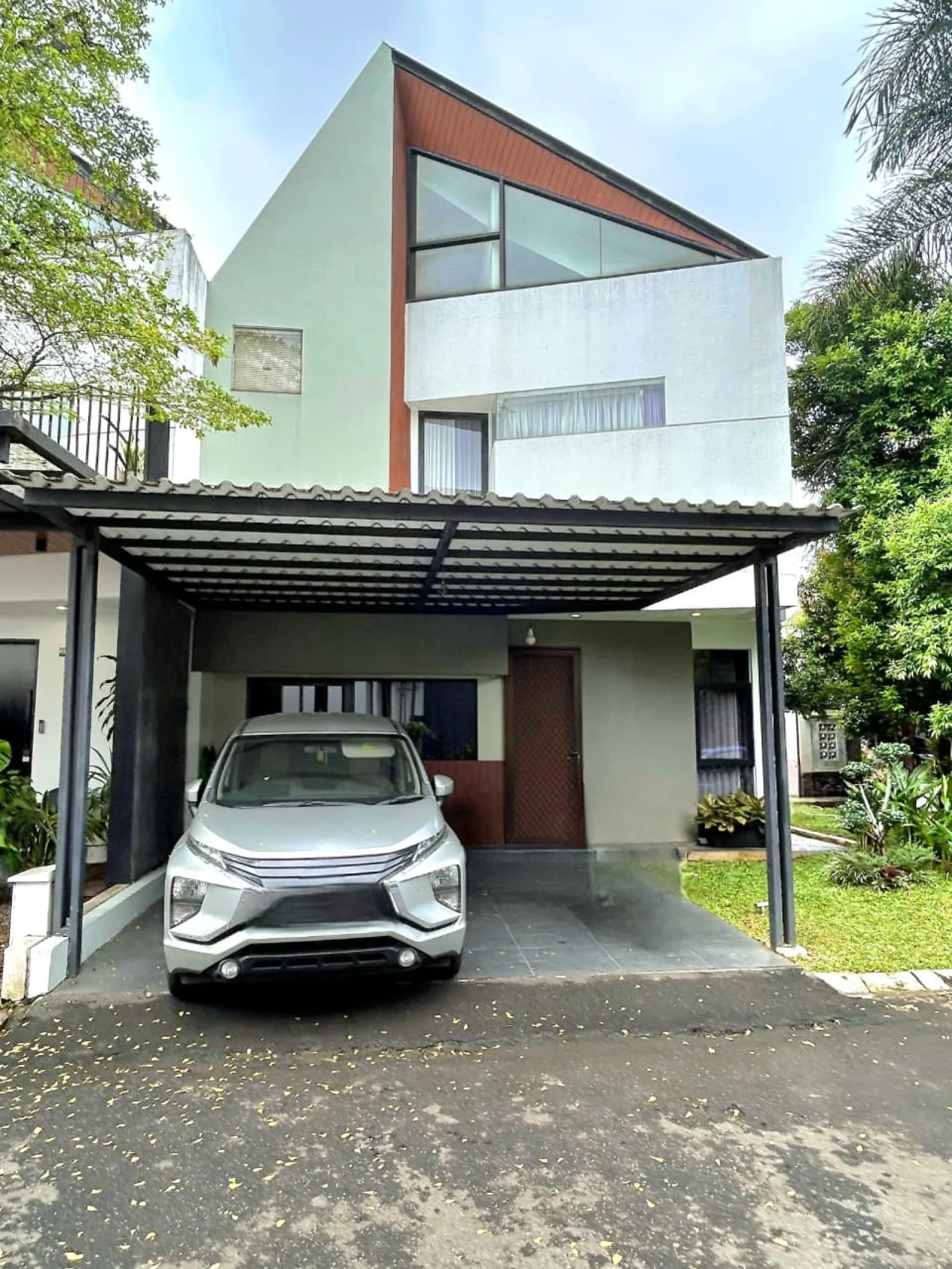 Rumah Dijual di Ciputat Timur, Siap Huni Hadap Selatan dengan SHM