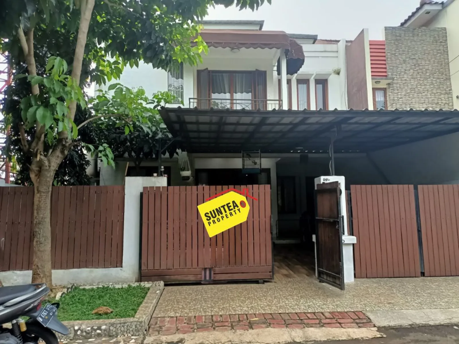 Rumah Dijual di Acacia Residence, 2 Lantai dengan SHM Harga Nego