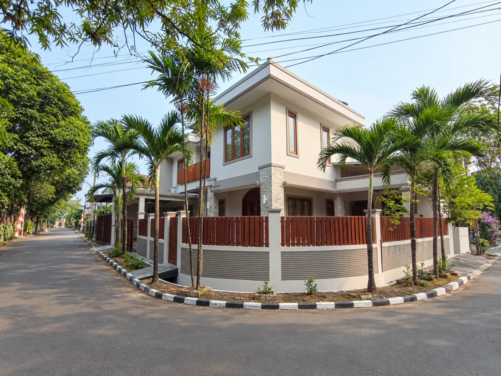Rumah Luas di Bumi Bintaro Permai dengan 4 Kamar Tidur dan Carport 2 Mobil