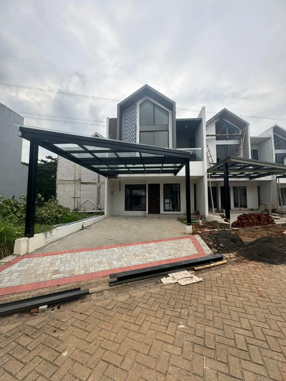Rumah baru siap huni tipe Navia di Kebayoran Piazza Bintaro